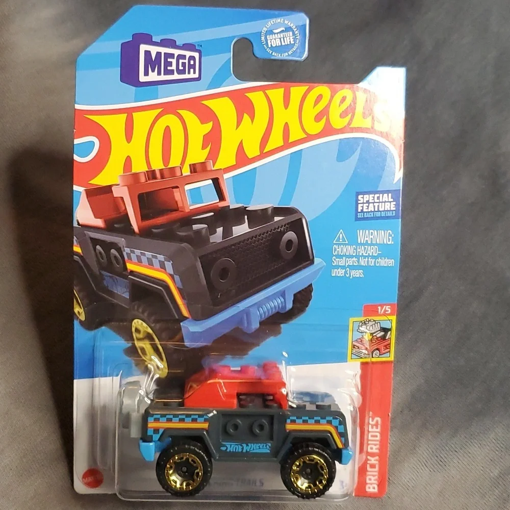 Hot‎ Wheels - has a Lego look